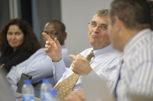 Xavier Fontanet est un dirigeant d’entreprises. Il dirige de 1991 à 2010 le groupe Essilor, qui connaît sous sa direction une croissance sans précédent. Depuis 2012, il est professeur associé de stratégie à HEC, chroniqueur aux Échos et auteur de plusieurs essais.